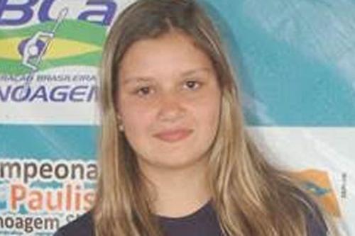 Fernanda, durante evento de canoagem; atleta de 19 anos faleceu vítima de câncer / Foto: Divulgação